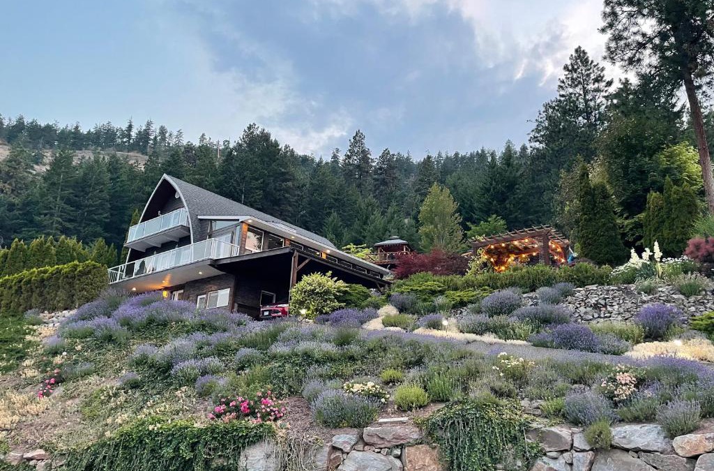 West Kelowna Estates Bed & Breakfast | Les Chambres Roses