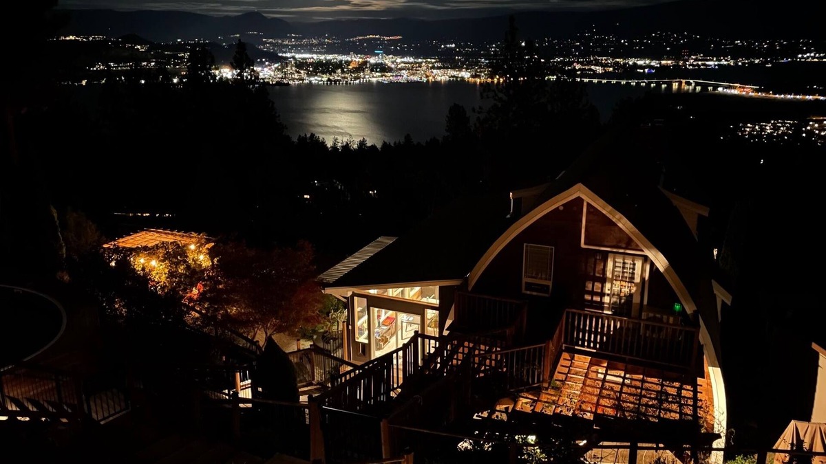 West Kelowna Estates Bed & Breakfast | Les Chambres Roses
