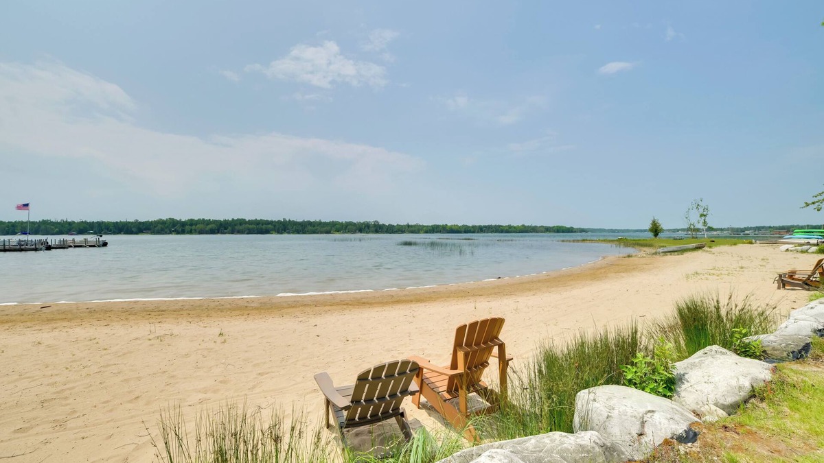 Cedarville Cabin | Les Cheneaux Islands Cabin 4 w/Deck: Pet Friendly