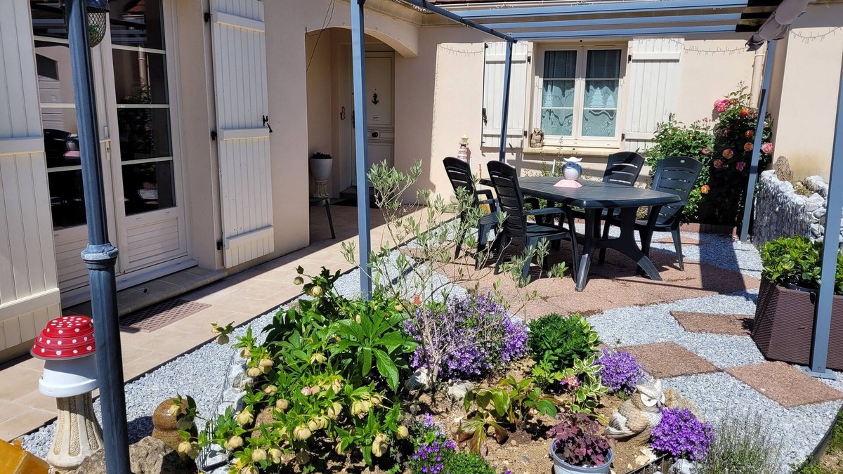 Michery House | LES CHENEVIERES