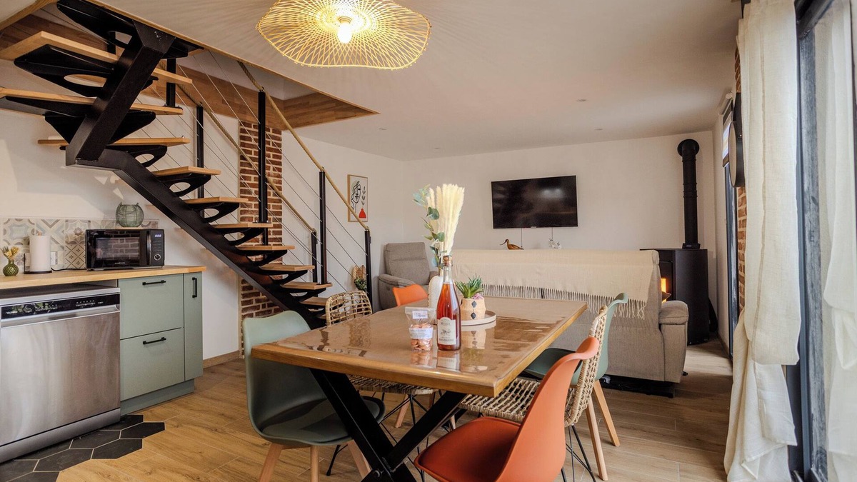 Grand-Laviers House | Les cigognes, lodging near baie de somme, 4 persons jacuzzi on terrace.