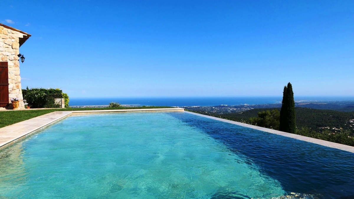 Vence Apartment | Les Citronniers apartment with charm, infinity pool and panoramic sea view