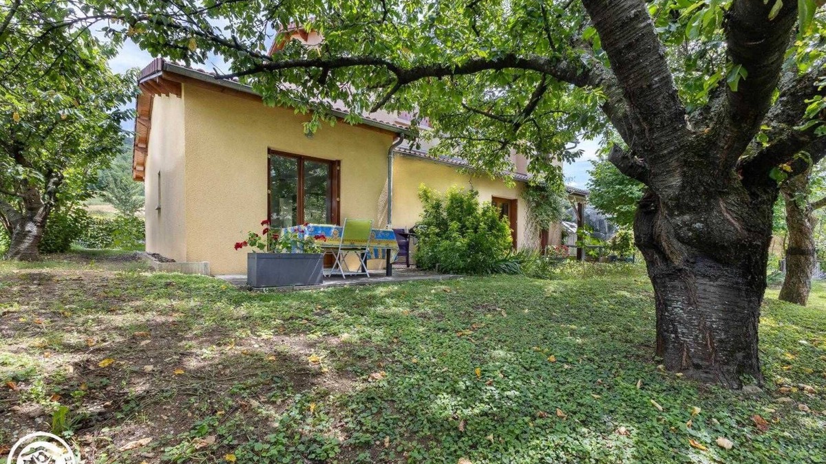 Mirefleurs House | Les Coteaux du Saint Romain