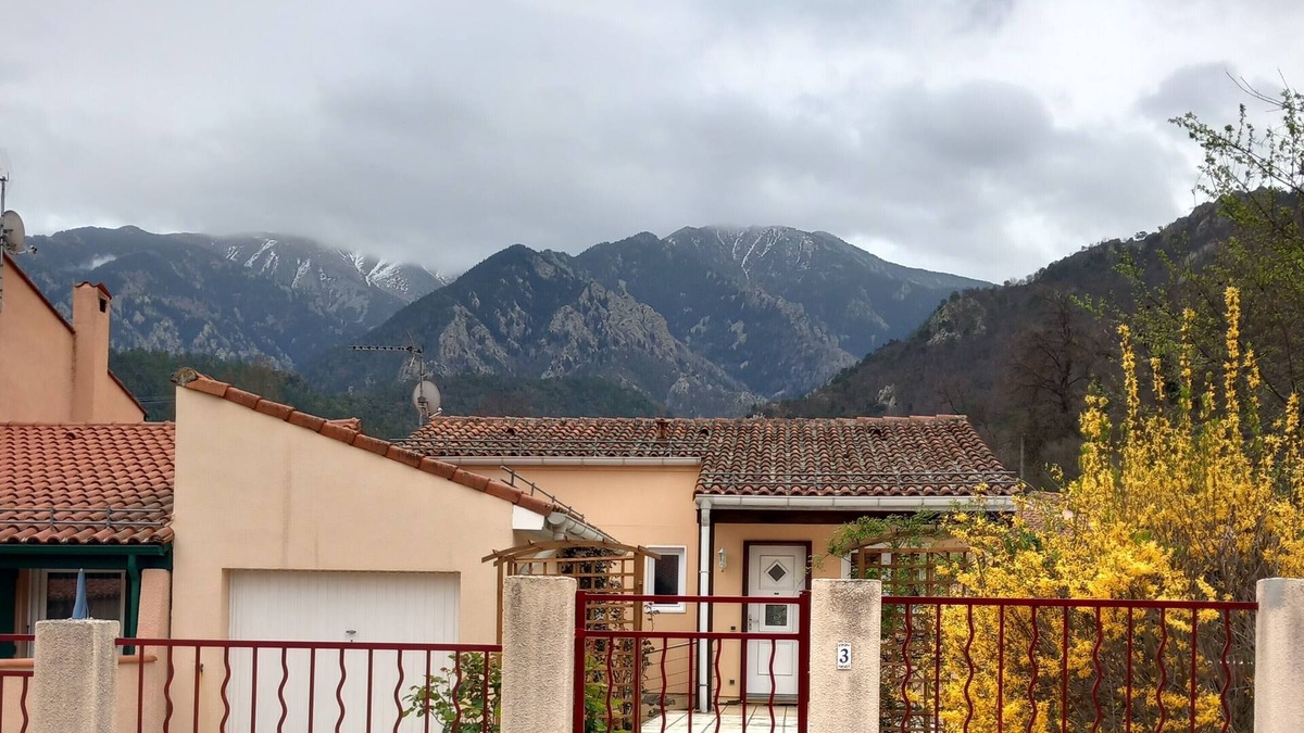 Vernet-les-Bains House | "les coteaux" luminous gite facing the Canigou. Pets allowed
