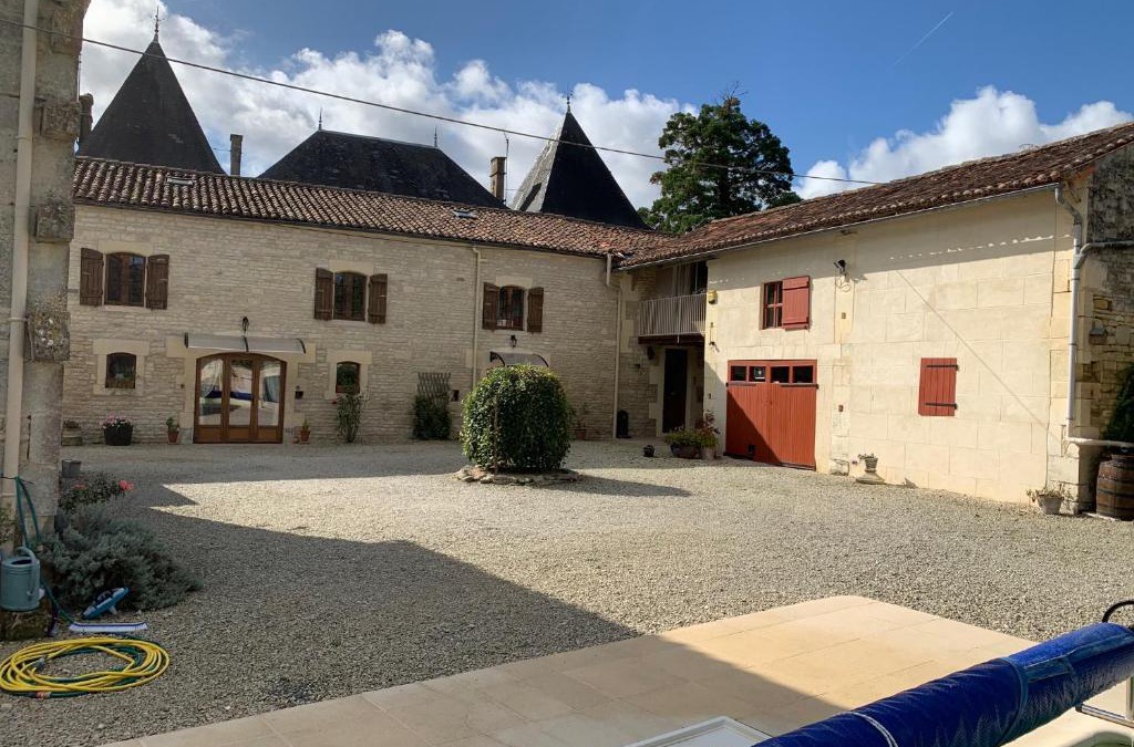 Aujac Bed & Breakfast | Les Cygnes Noirs
