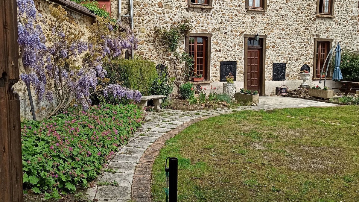 Ville-en-Selve Cottage | Les Dames de France.