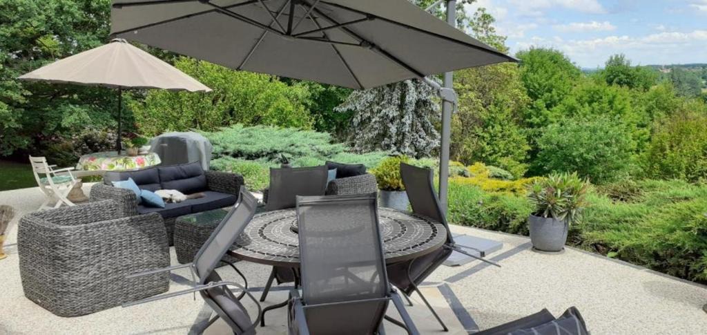 Saint-Denis-des-Murs Bed & Breakfast | Les deux chenes