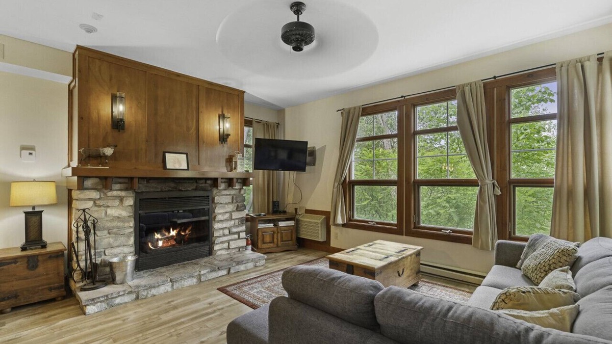 Tremblant-Les-Eaux Condo | Les Eaux - 2bdrs w/Pool & Hot Tub near Village