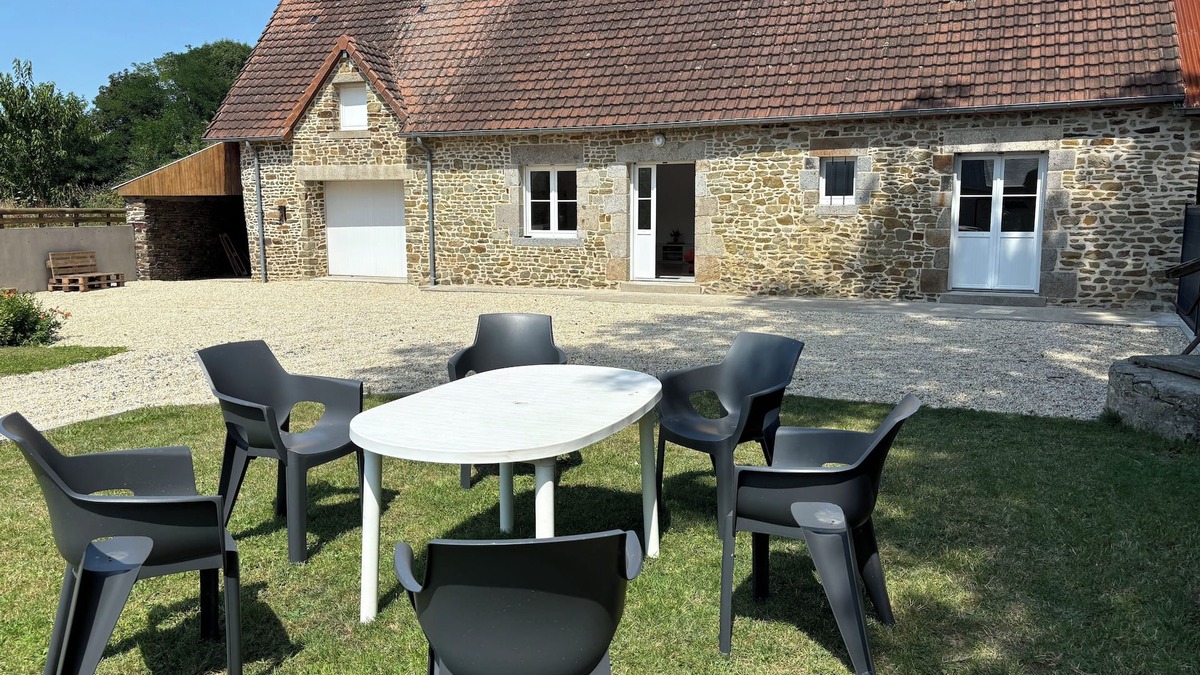Dragey-Ronthon House | Les flots bleus: Charming little house by the sea (1.6km away)!