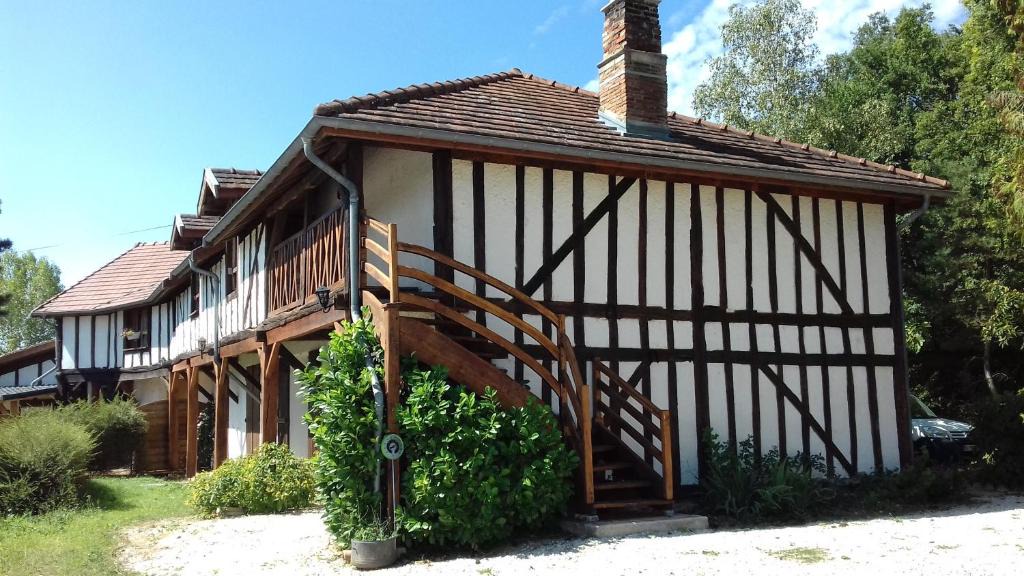 Chatillon-sur-Broue House | Les Fortelles