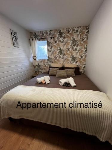 Meximieux Apartment | Les Gîtes de la Bergerie - Boule de Neige