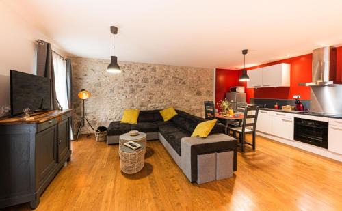 Nerac Apartment | Les Gîtes du château - L Appartement du Roi - Magnifique Appartement face au château