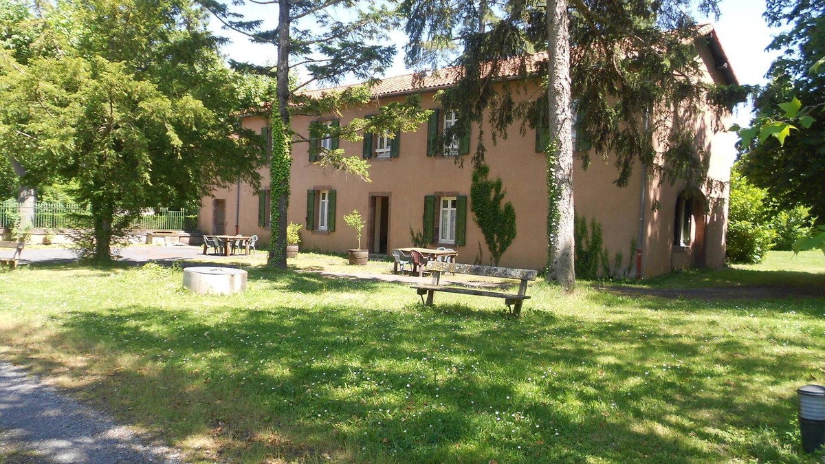 Camares House | Les Gîtes du Rougier: Green vacations for all! Swimming pool, tennis court and wifi