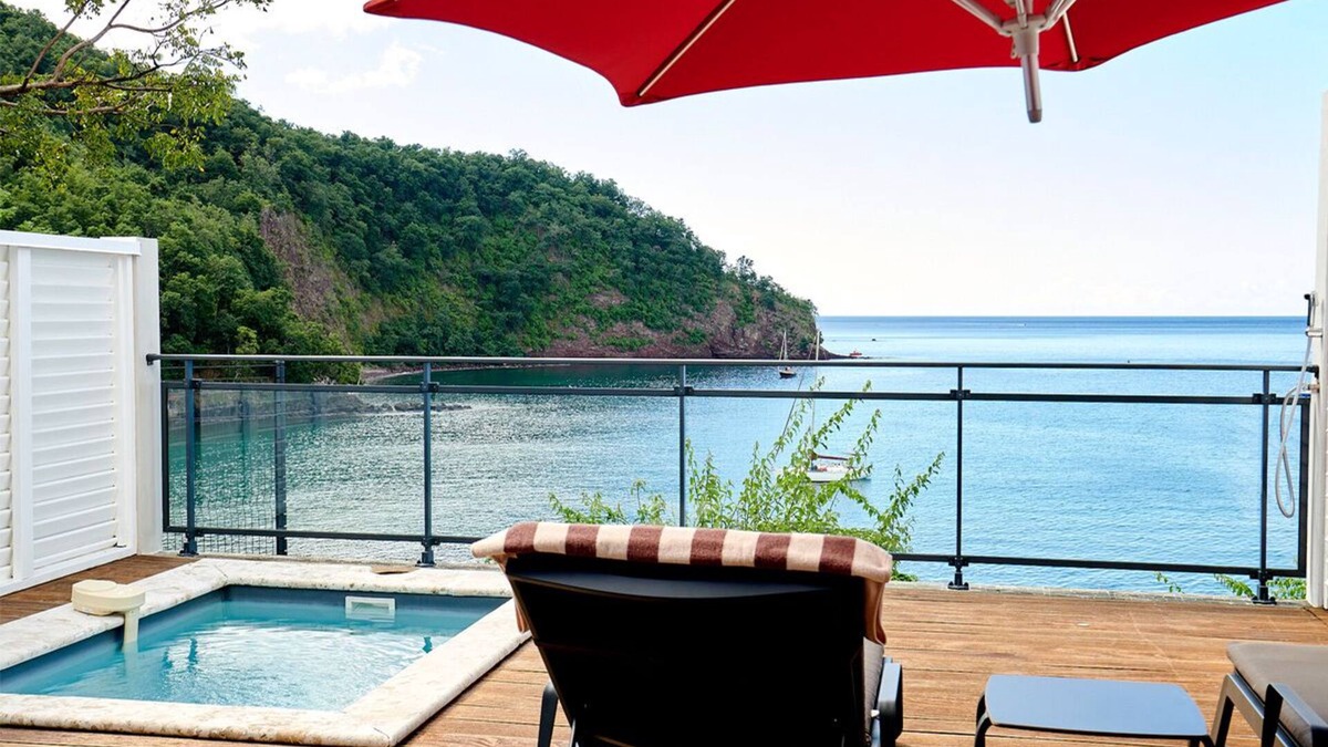 Bouillante Hotel | Les Galets Rouges Lodges & Spa