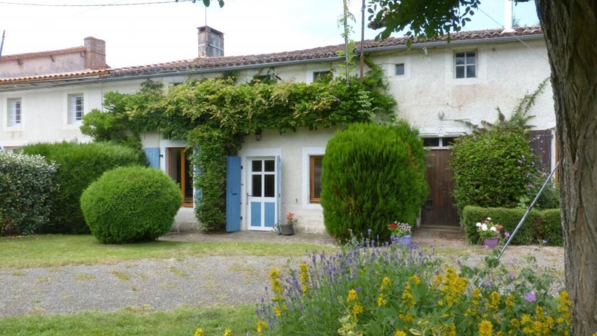 Moncoutant Cottage | Les Gites de la Bodiniere - Rural 3 gite complex