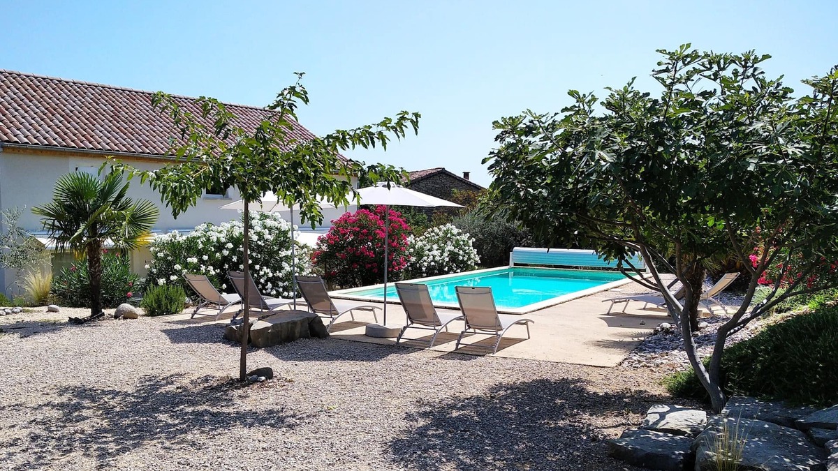 Les Vans Cottage | Les GiVans, 60m² gites, heated swimming pool, panoramic view