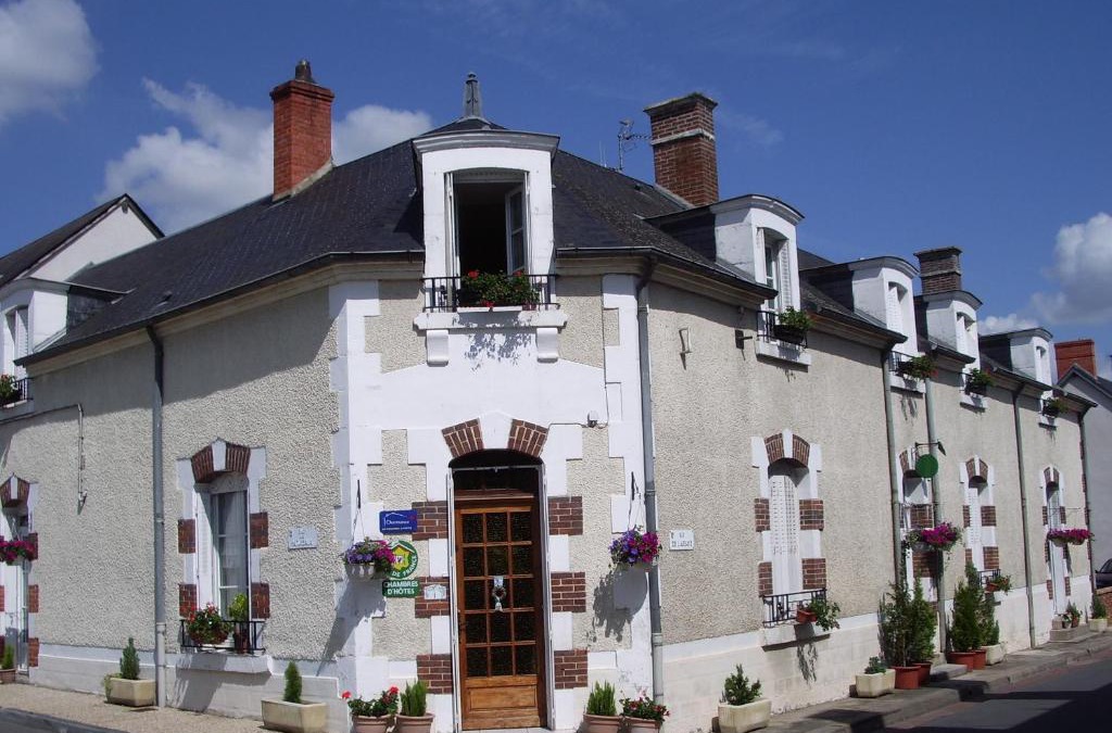 Plaimpied-Givaudins Bed & Breakfast | Les Glycines