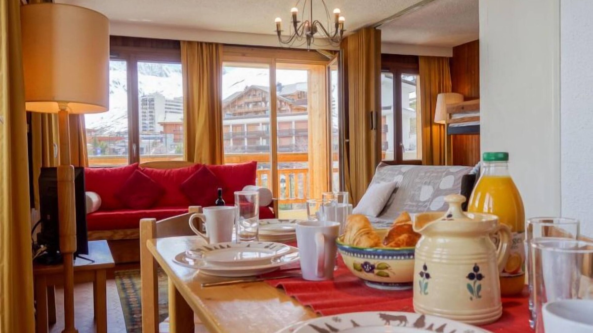 Les Almes Apartment | Les Grandes Balmes I et II (Le Lac) by Interhome