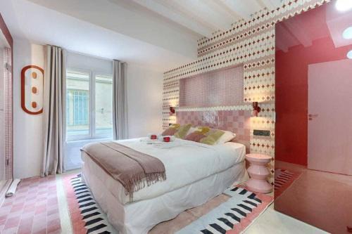 Bonne-Nouvelle Apartment | Les Halles - Luxurious & colorful 4BD for 16 guest