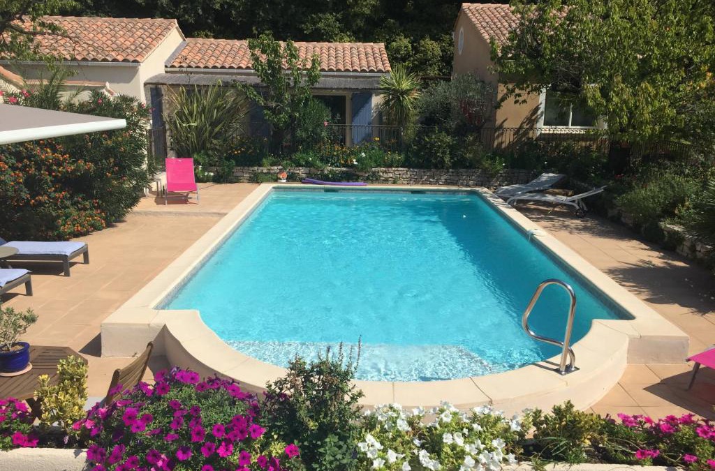 Eyragues House | Les Hauts d'Eyragues gîte Aigue Marine Meublé classé 4 étoiles