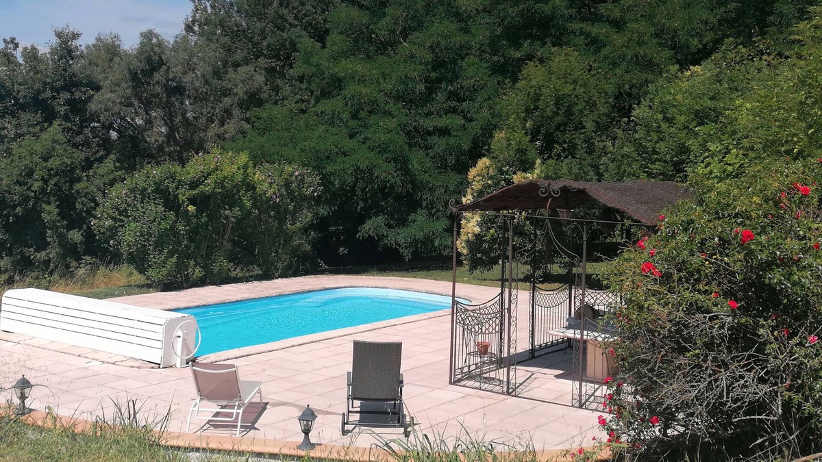 Castelsarrasin Bed & Breakfast | Les Hirondelles - Ferme Fortifiée Avec Piscine!