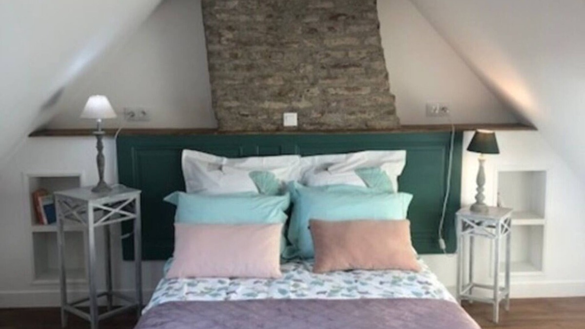 Amiens Apartment | Les Hortensias, a duplex steeped in authenticity, a 20-minute walk from Amiens train station.