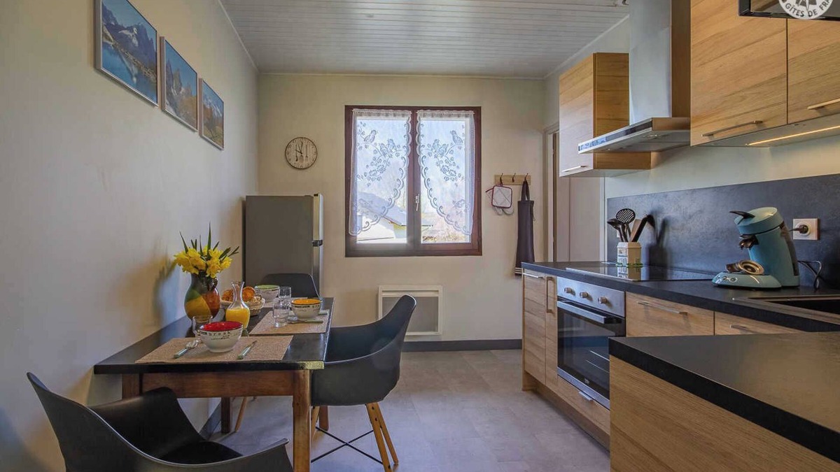 Attignat-Oncin House | LES HORTENSIAS - ATTIGNAT ONCIN