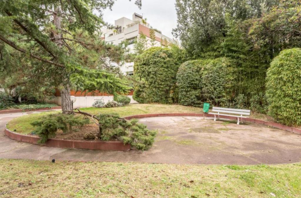 Le Rouet Apartment | Les jardins du Paradis
