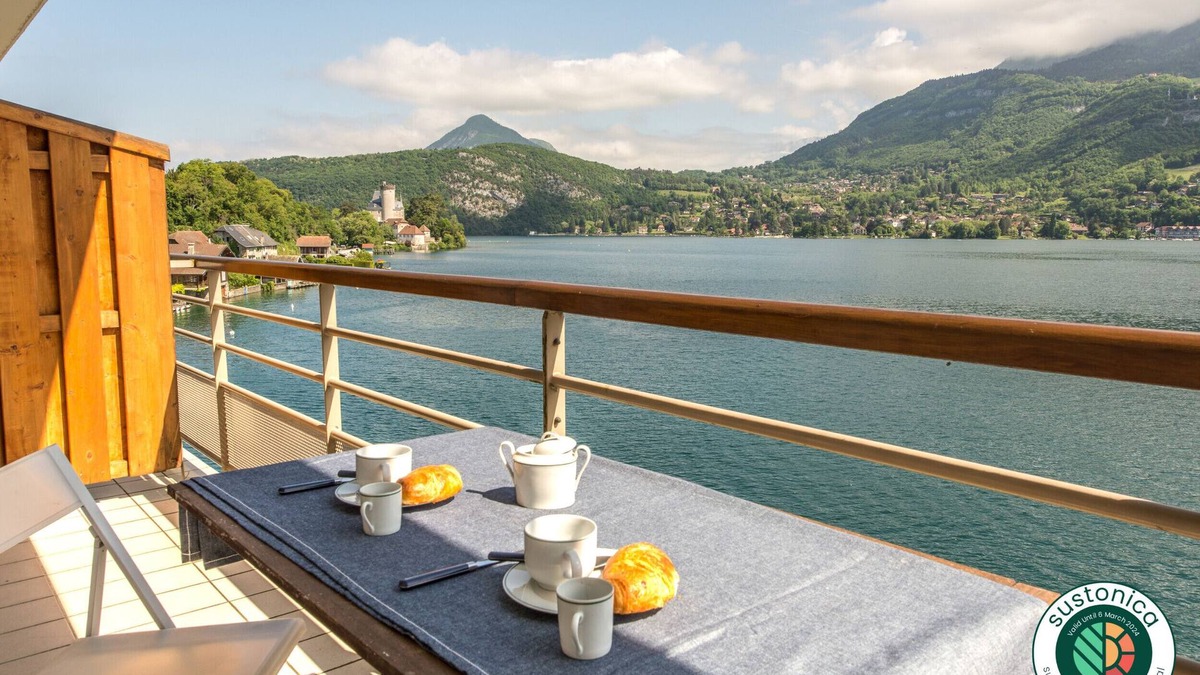 Duingt Apartment | LES LIBELLULES - STUDIO pieds dans l'eau, plage