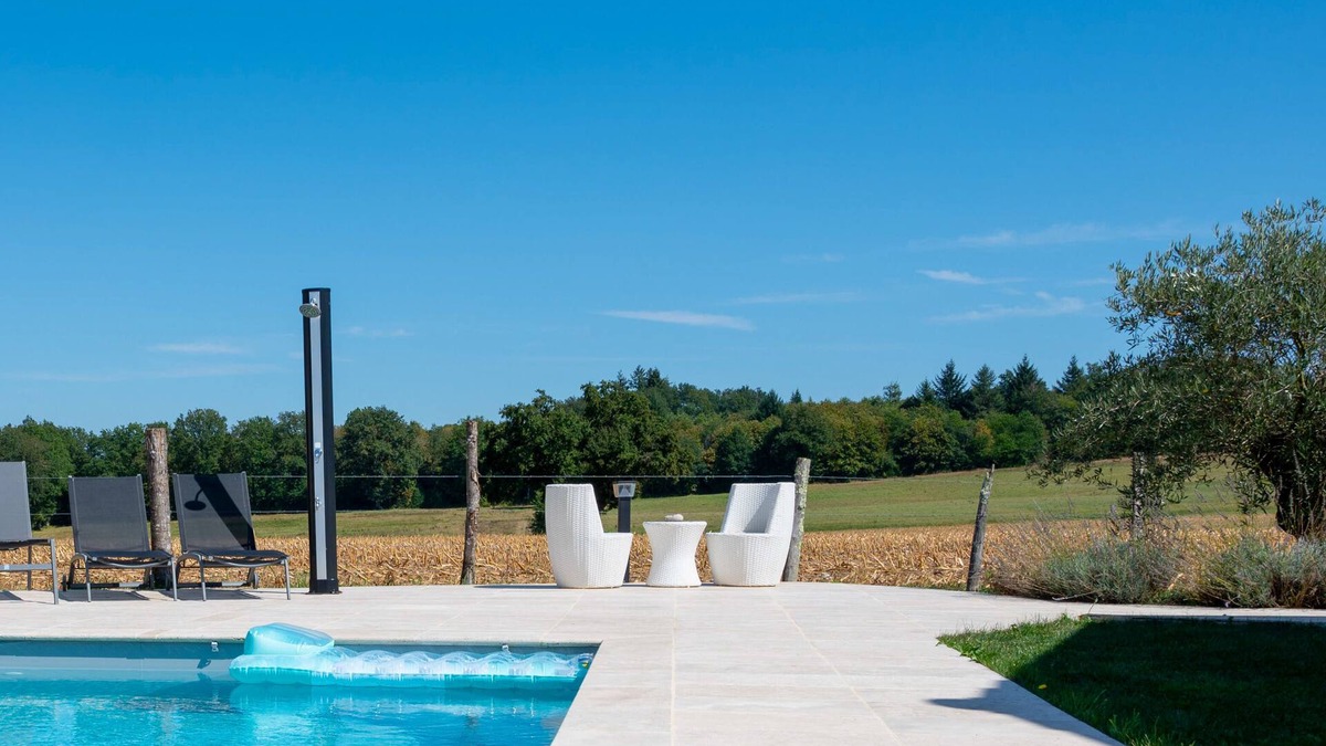 Panazol House | "Les Lièvres" House: Air-conditioned Relaxation Oasis with Pool & Jacuzzi