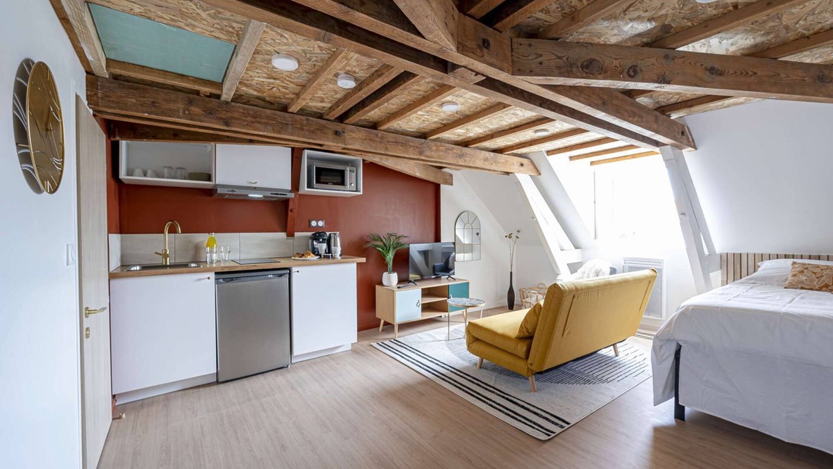 Chatellerault Apartment | Les Maisons Acajou/Charming Spicy Chalet studio