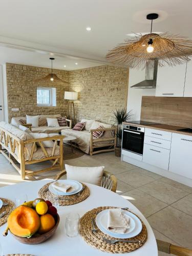 Ecrosnes House | LES MAISONS DE GIROUDET 2 chambres terrasse et piscine