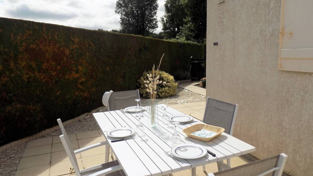 Les Mathes Apartment | Les Mathes La Palmyre - SEMI-DETACHED VILLA with SHARED POOL - LE CLOS DES CHENES