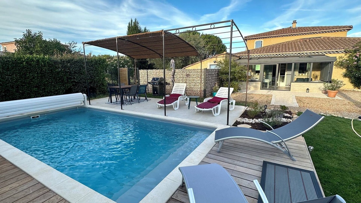 Suze-la-Rousse House | Les Menthes Sauvages