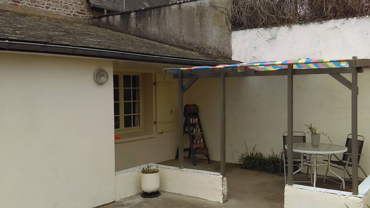Brece House | LES MEZERAIS RURAL 1 BED PRIVATE COSY GITE SLEEPS 2