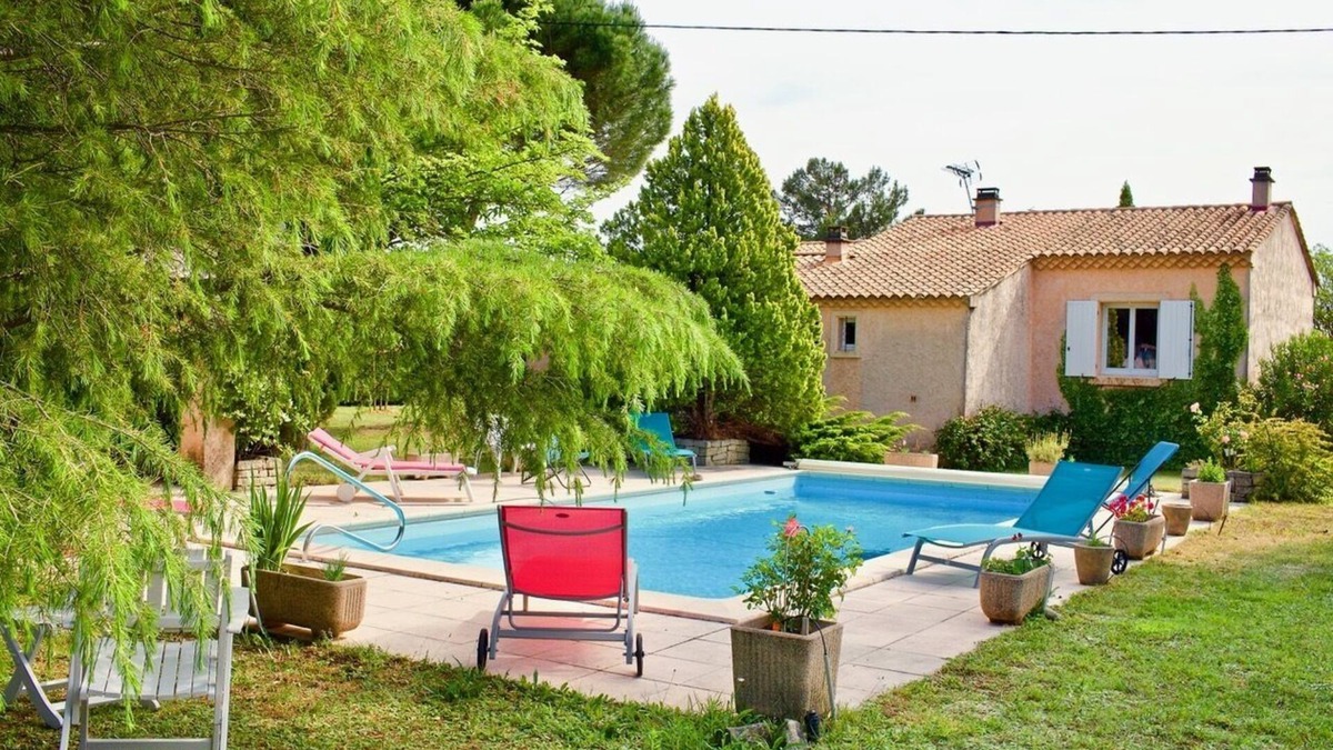 Carpentras Villa | Les Murmures du Temps Air-conditioned 3-bedroom villa in Carpentras with swimming pool