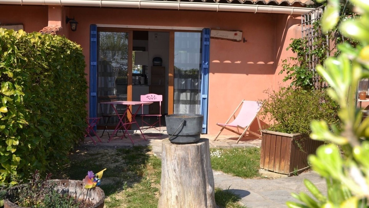 Saint-Dezery Apartment | Les Olivettes - Gite Romance