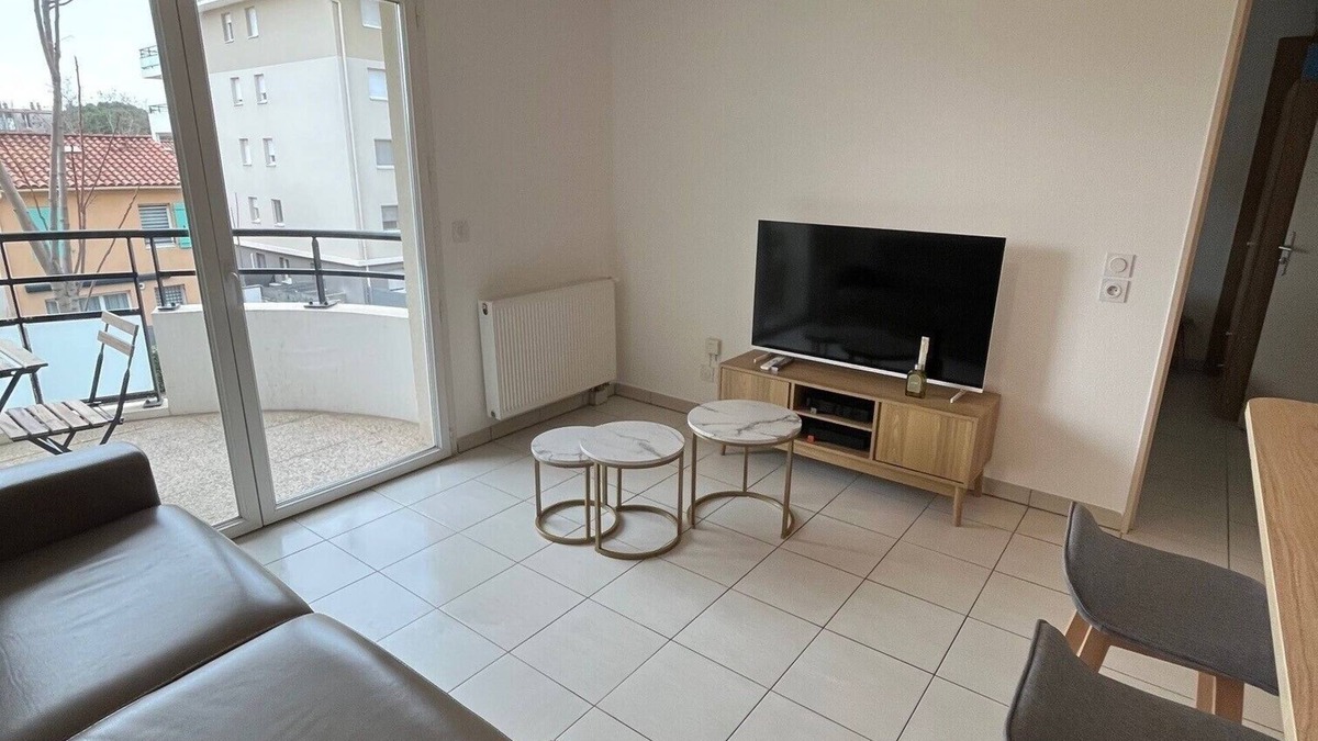Miramas Apartment | Les Ombrelles, apartment in secure residence with elevator and garage