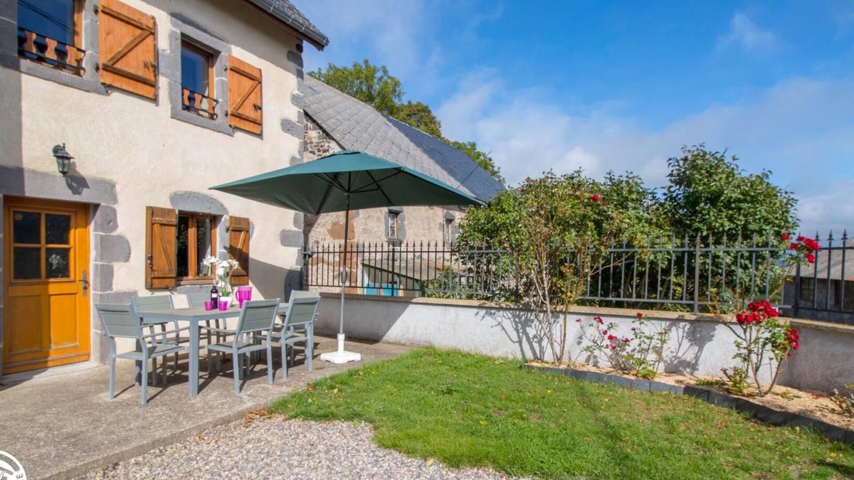 Saulzet-le-Froid House | Les Ouches - Saulzet-le-froid