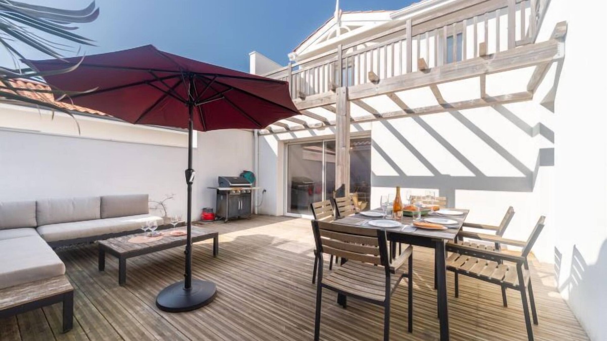 Mimizan-Plage Apartment | Les Patios de Flore by Interhome