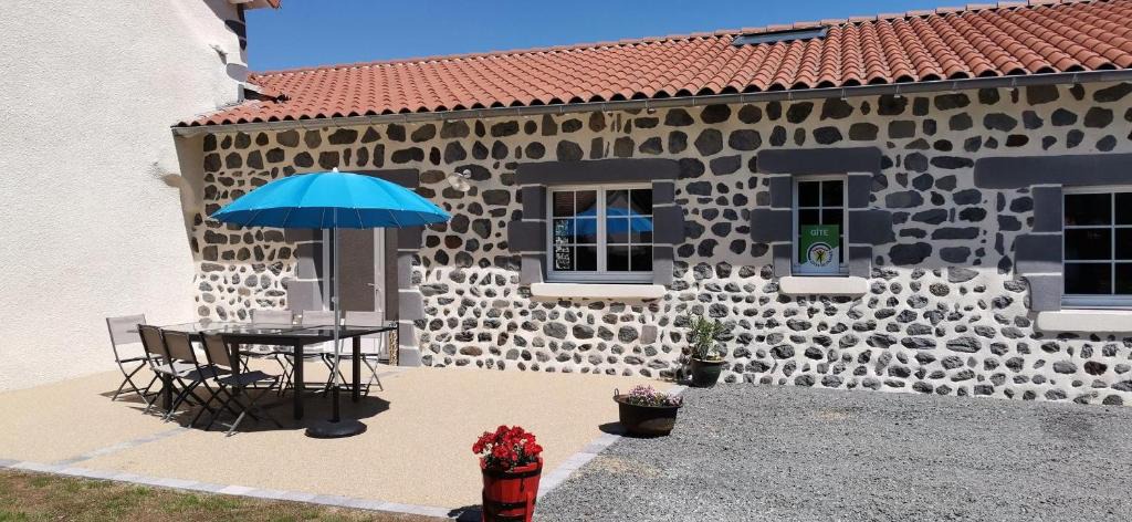 Arlempdes House | Les perles vertes