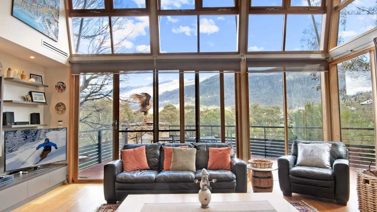 Lake Crackenback Cabin | Les Perrieres Lodge - Spacious 3BR Luxury l Gym l Indoor Pool l Tennis l WiFi l BBQ