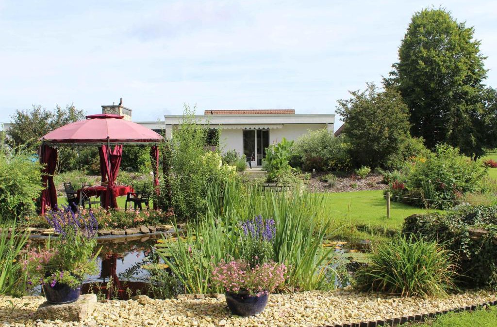 Coeuve Bed & Breakfast | Les Petites Chambres de la Bleue Maison