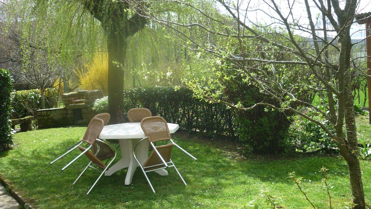 Vic-sur-Cere Apartment | LES Petunias Appt A LA Campagne