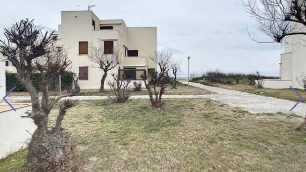 Saint-Hippolyte Apartment | Les Pieds Dans Leau vue sur mer