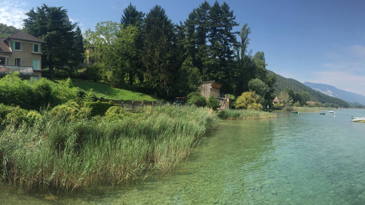 Conjux House | Les Pieds dans l’Eau, House on the shores of the lake du Bourget, Savoie.