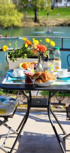 Le Perreux-sur-Marne Bed & Breakfast | LES PINGOUINS DE LA MARNE