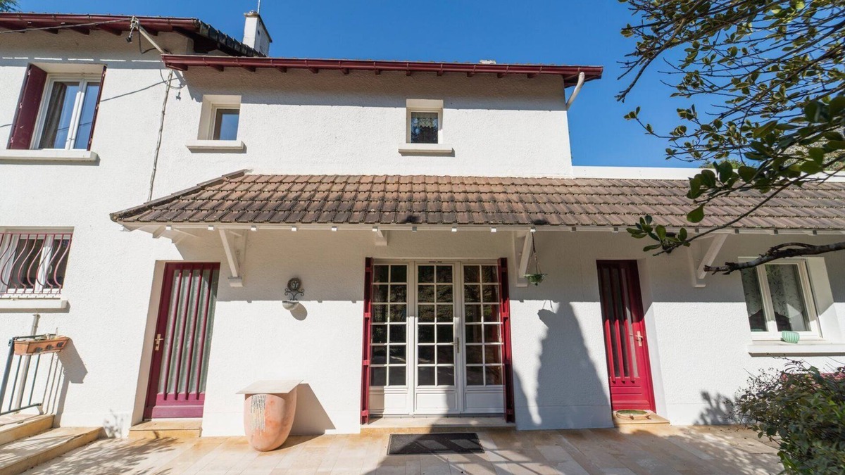 Saint-Benoit House | Les Poissons Rouges - house in the countryside