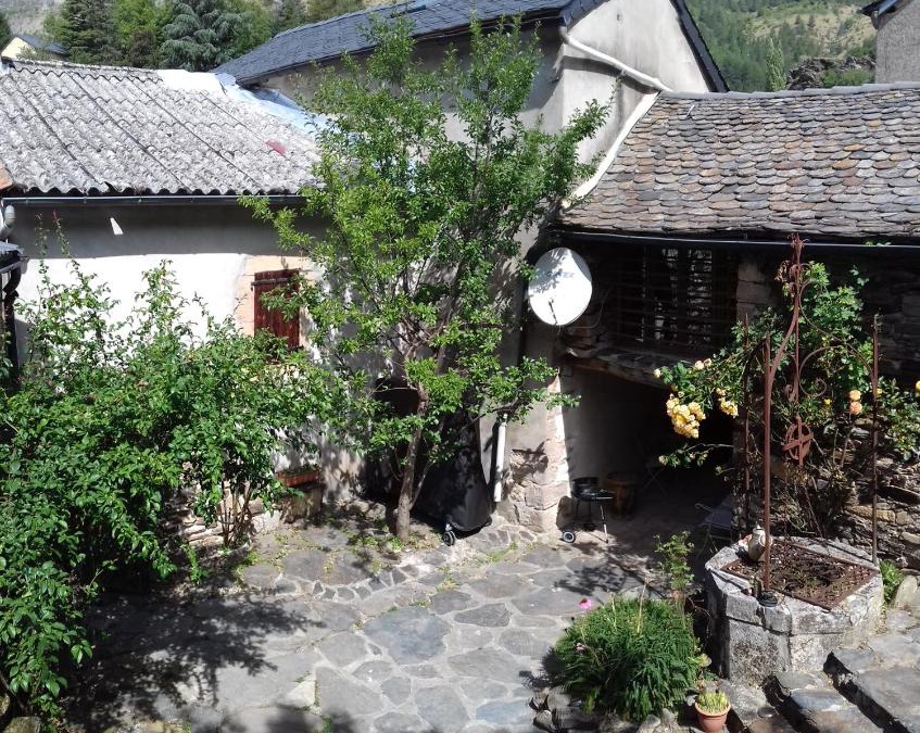 Fraissinet-de-Fourques House | Les pruniers
