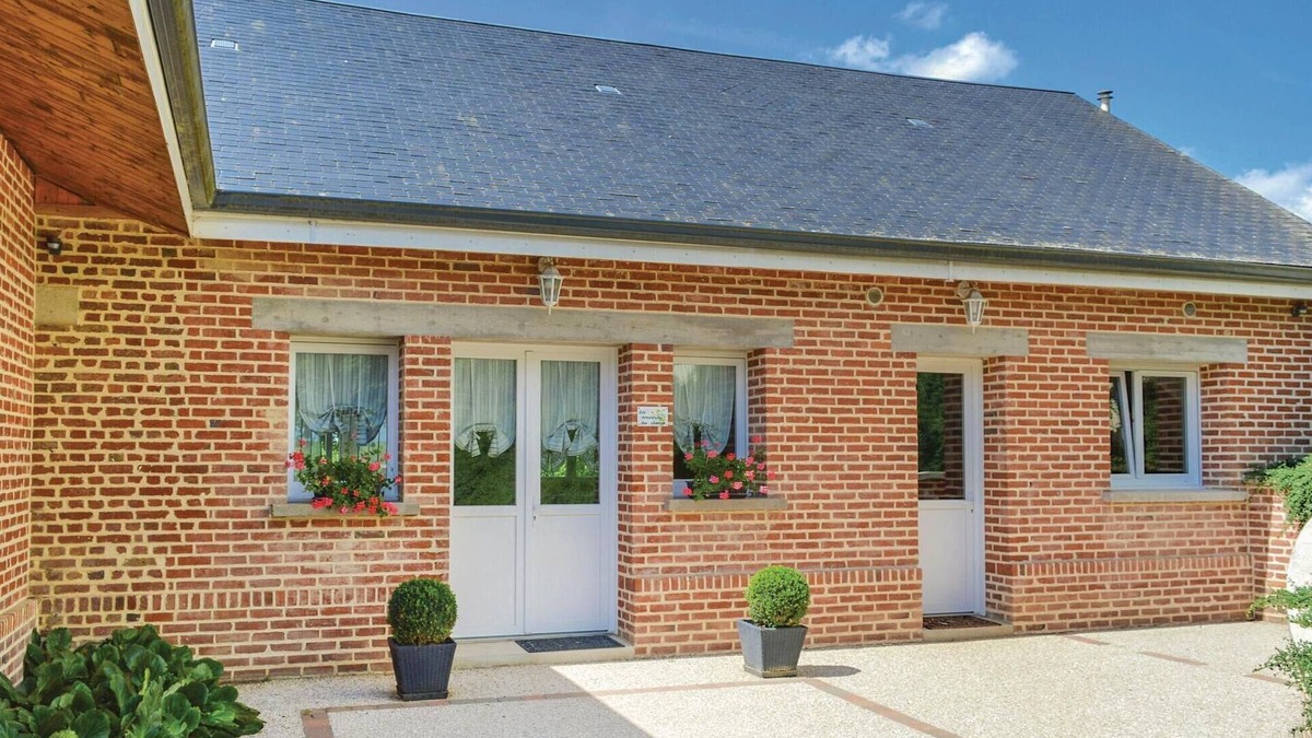 Roisel House | Les Renoncules des Champs